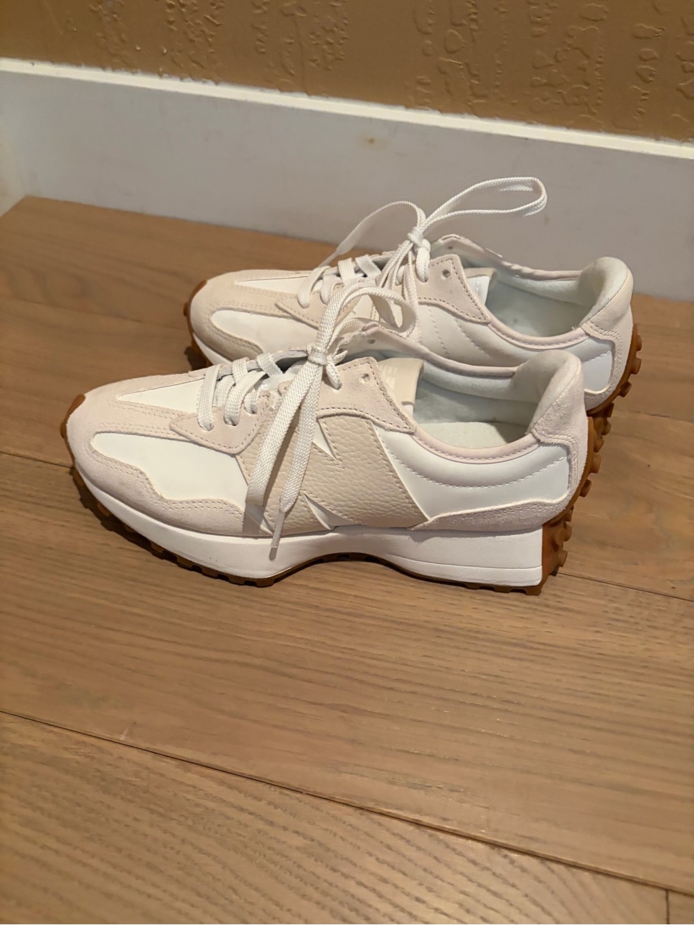 New Balance Women's 327 Limen White and Tan Trail-Inspired Runners - Picture 4 of 7